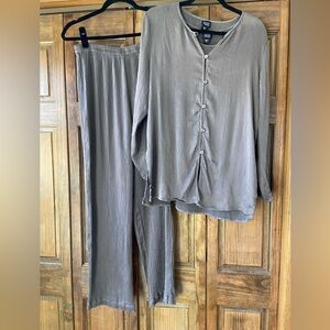 Eileen Fisher Gray Three Piece Set Soft Knit 100% Silk